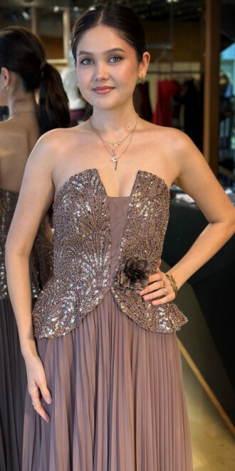 Kahverengi Straplez Yaka Çiçek Detaylı Sırt Dekolteli Kloş Etekli Tül Uzun Abiye Elbise 11054 - 3