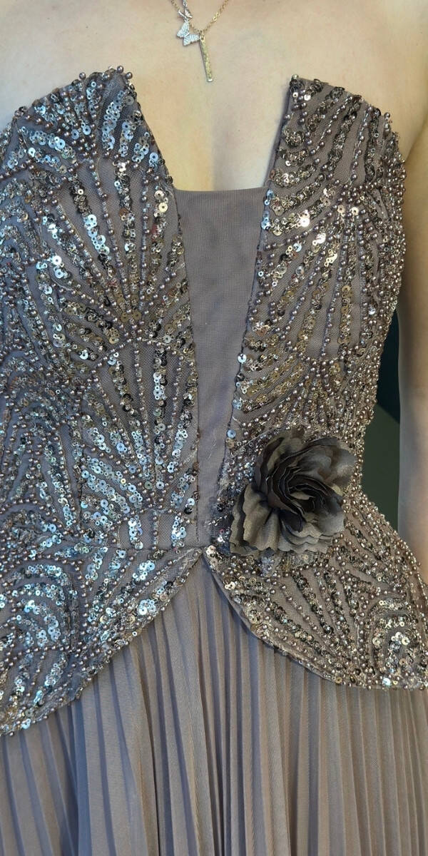 Kahverengi Straplez Yaka Çiçek Detaylı Sırt Dekolteli Kloş Etekli Tül Uzun Abiye Elbise 11054 - 4