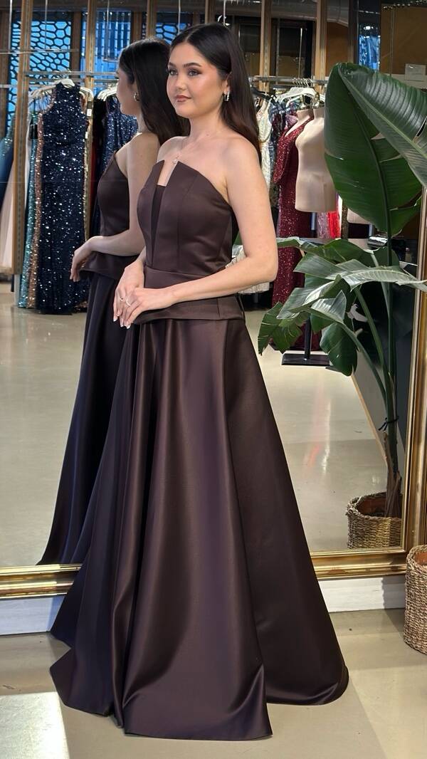 Kahverengi Straplez Yaka Göğüs Dekolteli Kloş Etekli Saten Uzun Abiye Elbise 11227-09 - 2