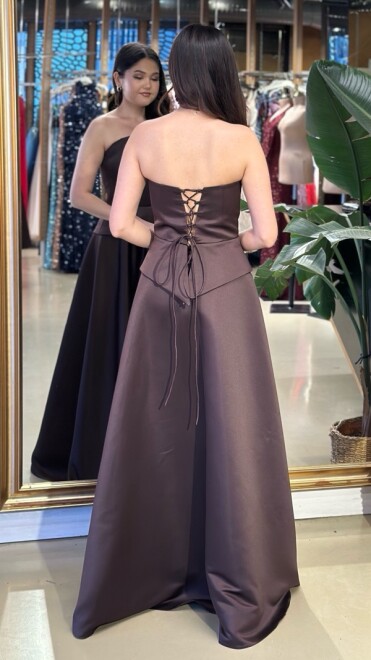 Kahverengi Straplez Yaka Göğüs Dekolteli Kloş Etekli Saten Uzun Abiye Elbise 11227-09 - 3