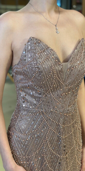 Kahverengi Straplez Yaka Sırt Dekolteli Düz Kesim Pullu Boncuklu Uzun Abiye Elbise 11036-04 - 4