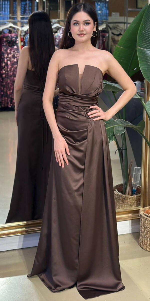 Kahverengi Straplez Yaka Sırt Dekolteli Düz Kesim Saten Uzun Abiye Elbise 11131-07 - 1