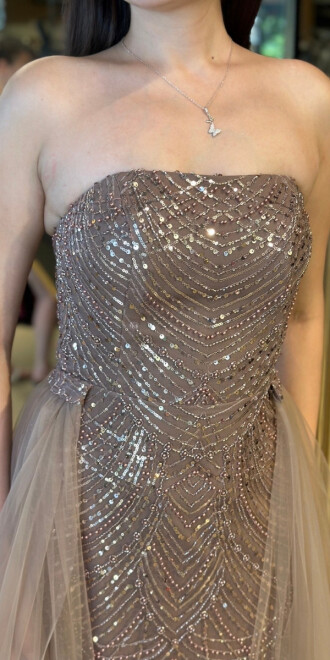 Kahverengi Straplez Yaka Tül Pelerin Etekli Pullu Boncuklu Uzun Abiye Elbise 7705 - 4