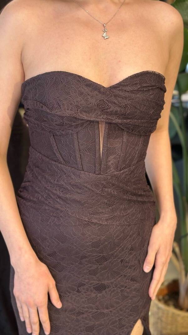 Kahverengi Straplez Yaka Yırtmaçlı Balık Etekli Dantel Uzun Abiye Elbise 11218-03 - 4