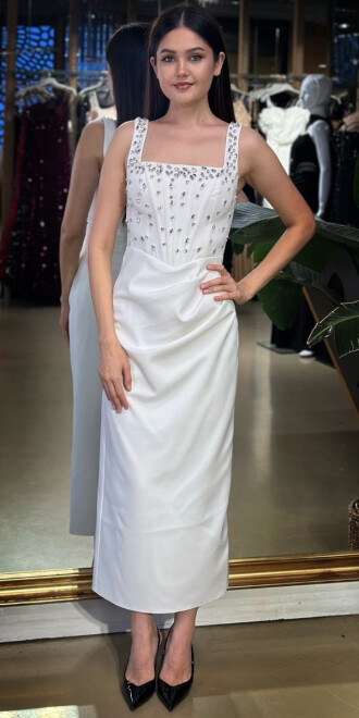 Kırık Beyaz Kare Yaka Kalın Askı Taş Detaylı Yırtmaçlı Düz Kesim Krep Midi Abiye Elbise 11158-02 - abiyeniall