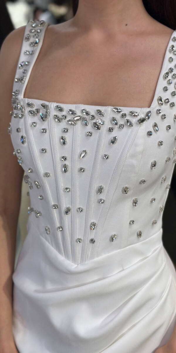 Kırık Beyaz Kare Yaka Kalın Askı Taş Detaylı Yırtmaçlı Düz Kesim Krep Midi Abiye Elbise 11158-02 - 4