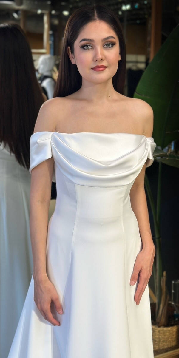 Kırık Beyaz Madonna Yaka Kloş Etekli Krep Uzun Abiye Elbise 11177-02 - 3