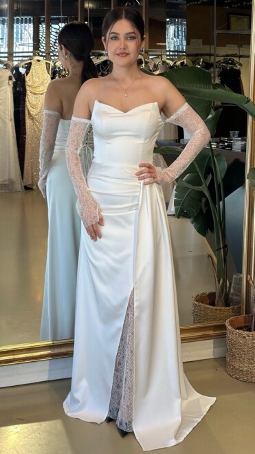 Kırık Beyaz Straplez Yaka Yırtmaçlı Düz Kesim Saten Uzun Abiye Elbise 11193-02 - abiyeniall