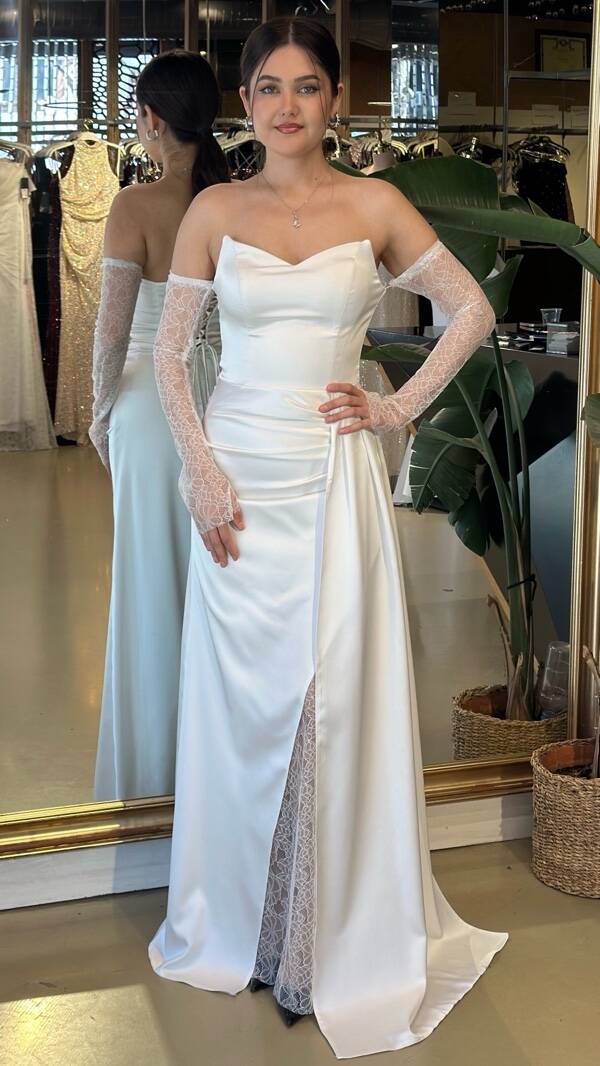 Kırık Beyaz Straplez Yaka Yırtmaçlı Düz Kesim Saten Uzun Abiye Elbise 11193-02 - 1