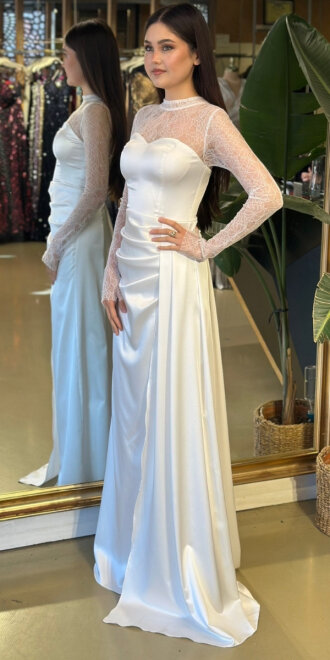 Kırık Beyaz Yuvarlak Yaka Uzun Kollu Düz Kesim Saten Uzun Abiye Elbise 11192-02 - 2