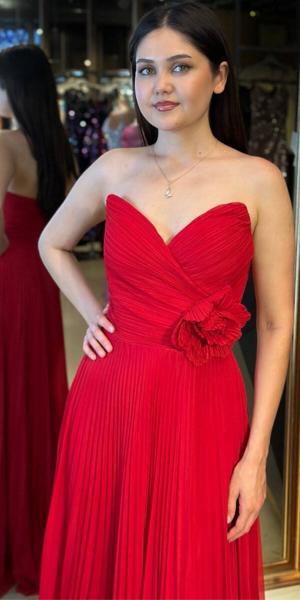 Kırmızı Straplez Yaka Çiçek Detaylı Kloş Etekli Tül Uzun Abiye Elbise 11003 - 3