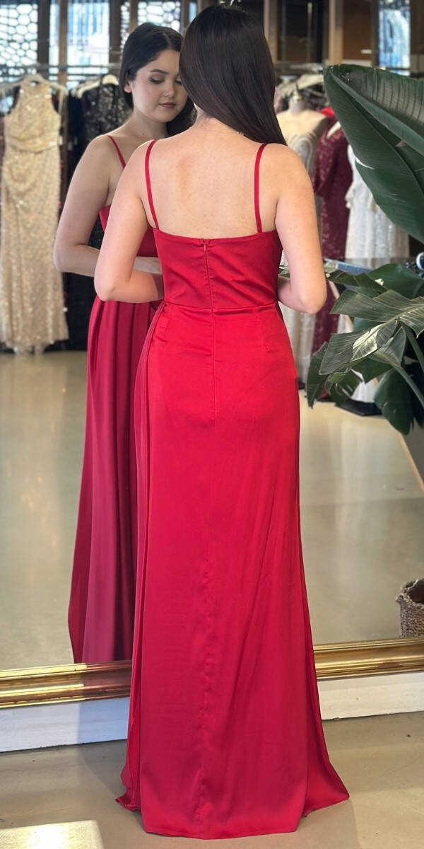 Kırmızı İnce Askılı Yırtmaçlı Düz Kesim Saten Uzun Abiye Elbise 7564 - 2