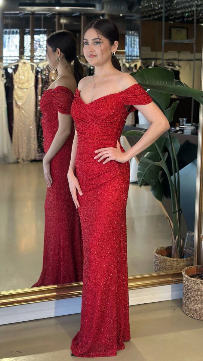 Kırmızı Madonna Yaka Düz Kesim Likralı Pullu Boncuklu Uzun Abiye Elbise 11023-09 - 2