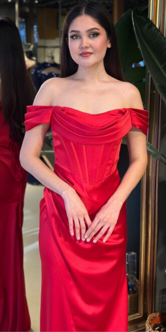 Kırmızı Madonna Yaka Sırt Dekolteli Yırtmaçlı Düz Kesim Saten Uzun Abiye Elbise 11128-03 - 3