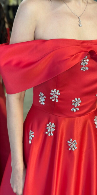 Kırmızı Madonna Yaka Taş Detaylı Kloş Etekli Saten Uzun Abiye Elbise 11063-07 - 4