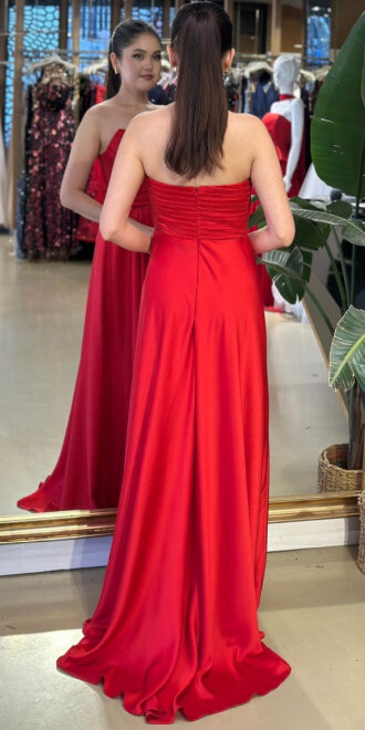 Kırmızı Straplez Yaka Anvelop Yırtmaçlı Kloş Etekli Saten Uzun Abiye Elbise 11095-03 - 5