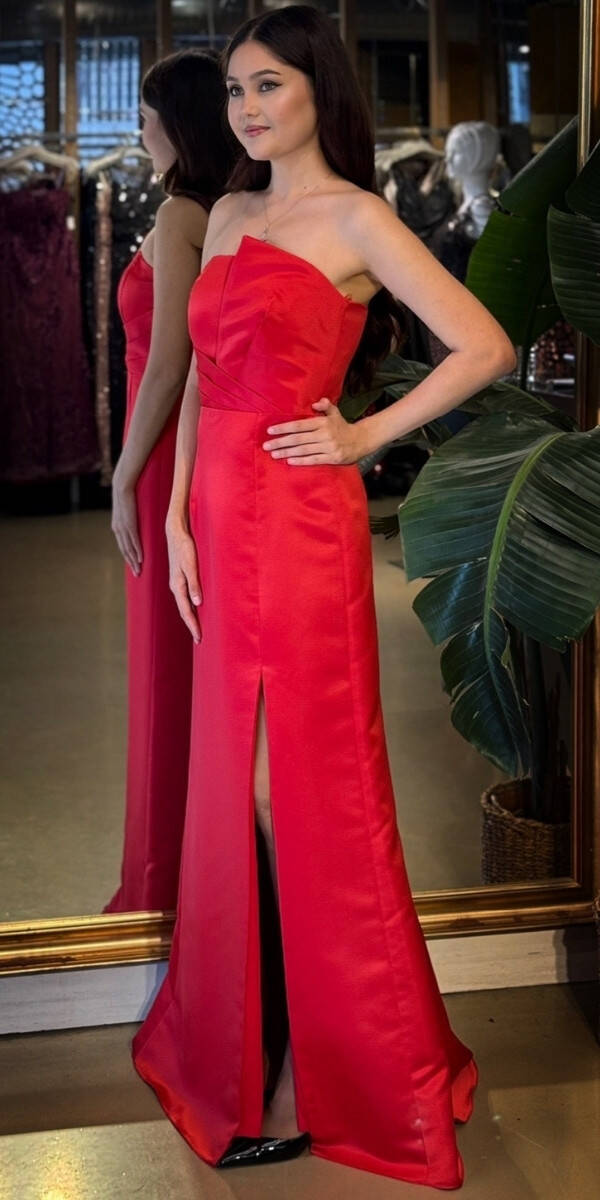 Kırmızı Straplez Yaka Sırt Dekolteli Yırtmaçlı Düz Kesim Saten Uzun Abiye Elbise 11102-03 - 2