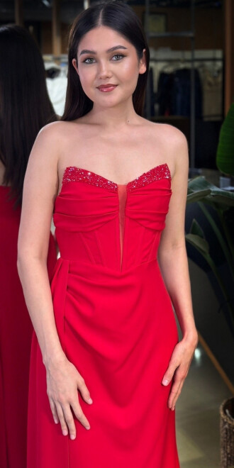 Kırmızı Straplez Yaka Taş Detaylı Anvelop Yırtmaçlı Düz Kesim Krep Uzun Abiye Elbise 11109-01 - 3