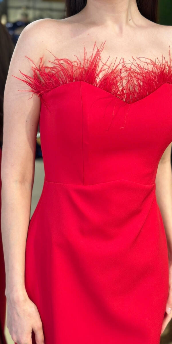 Kırmızı Straplez Yaka Tuy Detaylı Yırtmaçlı Düz Kesim Likralı Krep Midi Abiye Elbise 7765 - 4