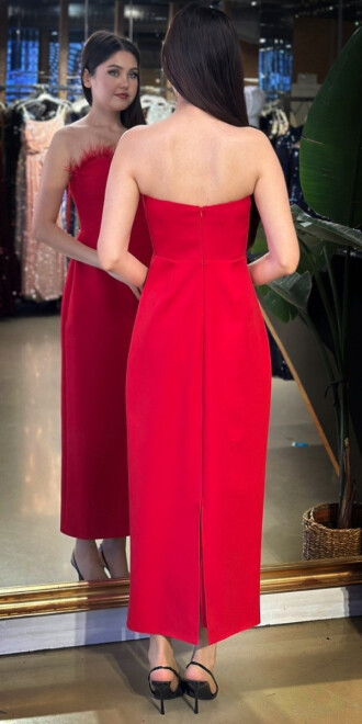 Kırmızı Straplez Yaka Tuy Detaylı Yırtmaçlı Düz Kesim Likralı Krep Midi Abiye Elbise 7765 - 5