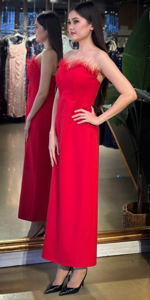 Kırmızı Straplez Yaka Tuy Detaylı Yırtmaçlı Düz Kesim Likralı Krep Midi Abiye Elbise 7765 - 2