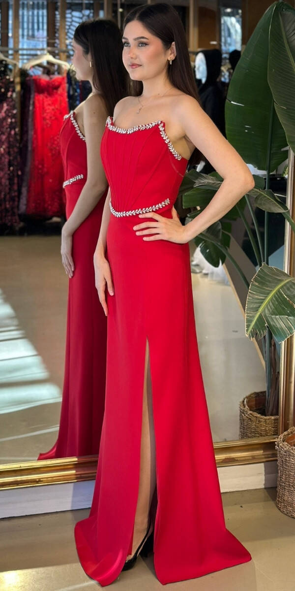 Kırmızı Straplez Yaka Yırtmaçlı Düz Kesim Krep Uzun Abiye Elbise 11208-03 - 2