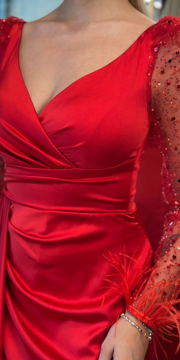 Kırmızı Uzun Kollu Yırtmaçlı Düz Kesim Saten Uzun Abiye Elbise 7442 - 4