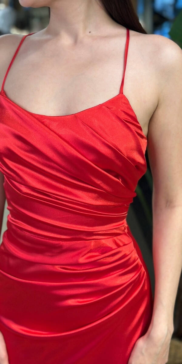 Kırmızı Yuvarlak Yaka İp Askılı Sırt Dekolteli Yırtmaçlı Düz Kesim Saten Uzun Abiye Elbise 11105-06 - 4