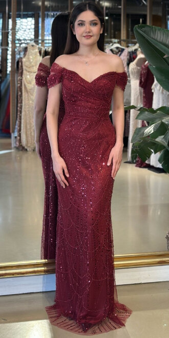 Koyu Bordo Madonna Yaka Sırt Dekolteli Düz Kesim Pullu Boncuklu Uzun Abiye Elbise 11044-24 