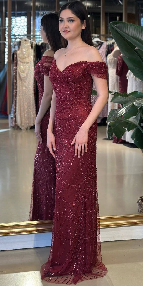 Koyu Bordo Madonna Yaka Sırt Dekolteli Düz Kesim Pullu Boncuklu Uzun Abiye Elbise 11044-24 - 2