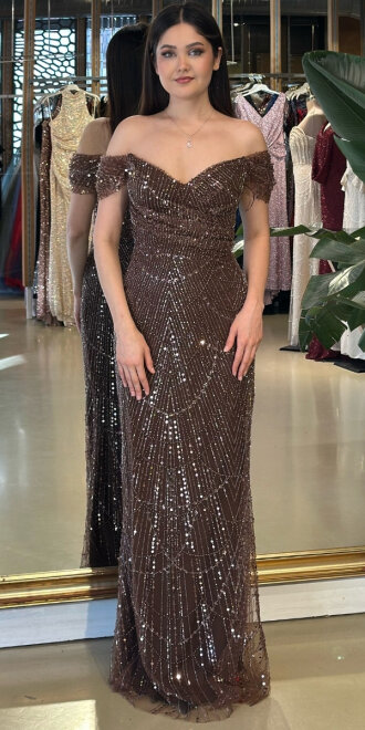 Koyu Kahverengi Madonna Yaka Sırt Dekolteli Düz Kesim Pullu Boncuklu Uzun Abiye Elbise 11044-26 