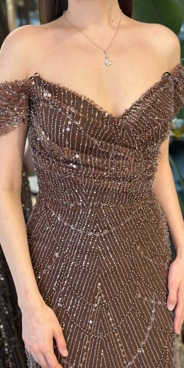 Koyu Kahverengi Madonna Yaka Sırt Dekolteli Düz Kesim Pullu Boncuklu Uzun Abiye Elbise 11044-26 - 4