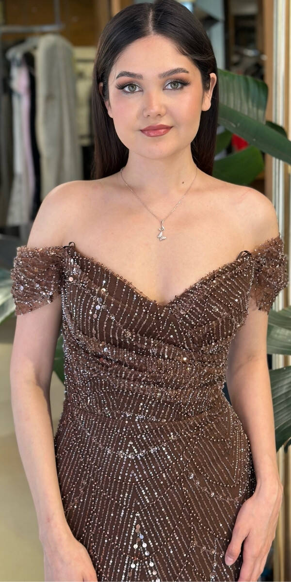 Koyu Kahverengi Madonna Yaka Sırt Dekolteli Düz Kesim Pullu Boncuklu Uzun Abiye Elbise 11044-26 - 3