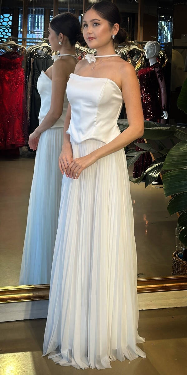 Krem Straplez Yaka Çiçek Detaylı Kloş Etekli Tül Uzun Abiye Elbise 11153-02 - 2