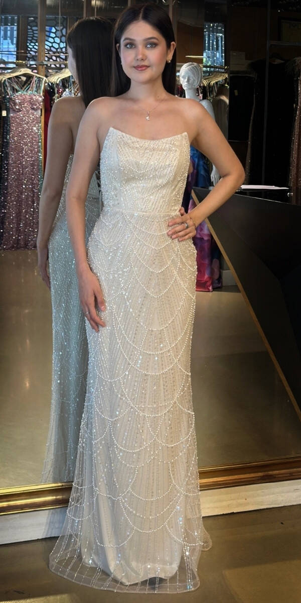 Krem Straplez Yaka Sırt Dekolteli Düz Kesim Pullu Boncuklu Uzun Abiye Elbise 7778 - 1