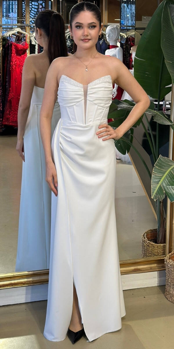 Krem Straplez Yaka Taş Detaylı Anvelop Yırtmaçlı Düz Kesim Krep Uzun Abiye Elbise 11109-03 - 1