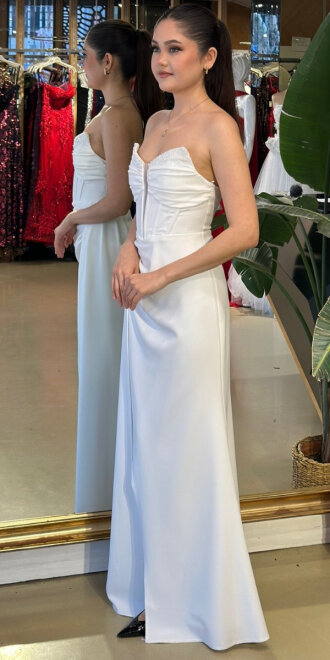 Krem Straplez Yaka Taş Detaylı Anvelop Yırtmaçlı Düz Kesim Krep Uzun Abiye Elbise 11109-03 - 2