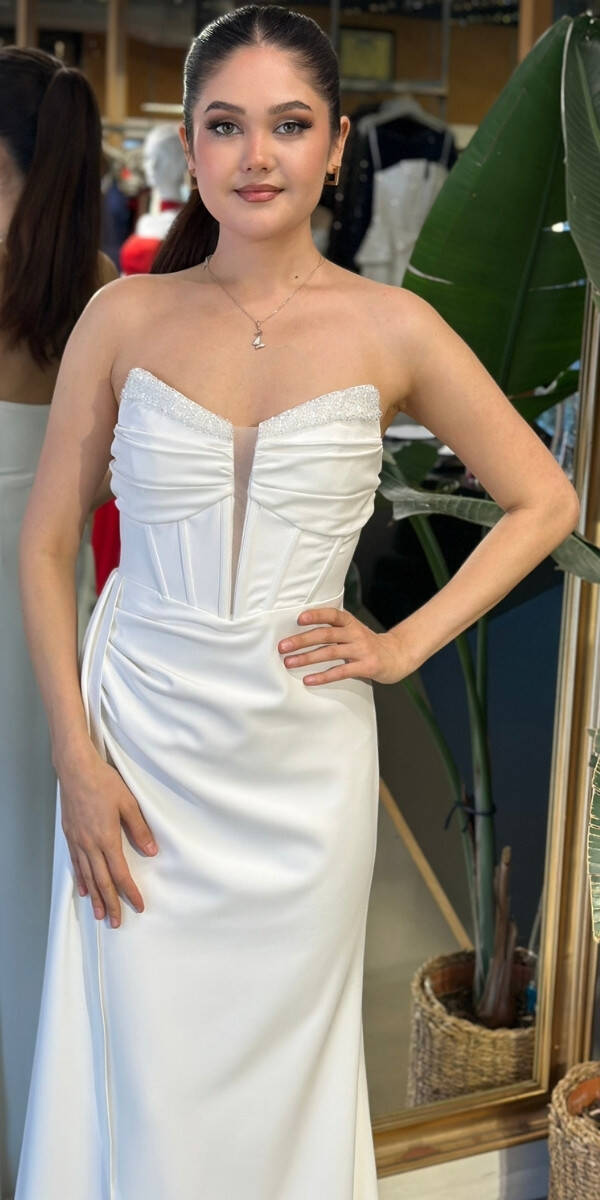 Krem Straplez Yaka Taş Detaylı Anvelop Yırtmaçlı Düz Kesim Krep Uzun Abiye Elbise 11109-03 - 3