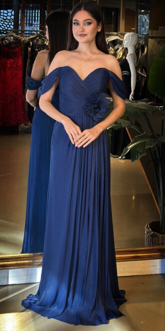 Lacivert Madonna Yaka Çiçek Detaylı Kloş Etekli Likralı Tül Uzun Abiye Elbise 11073-01 - abiyeniall