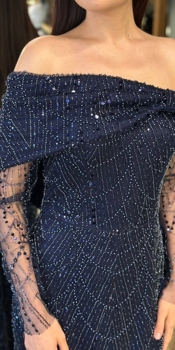 Lacivert Madonna Yaka Uzun Kollu Yırtmaçlı Düz Kesim Pullu Boncuklu Uzun Abiye Elbise 11119-01 - 4