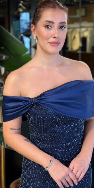 Lacivert Madonna Yaka Yırtmaçlı Düz Kesim Pullu Boncuklu Uzun Abiye Elbise 11029-01 - 3