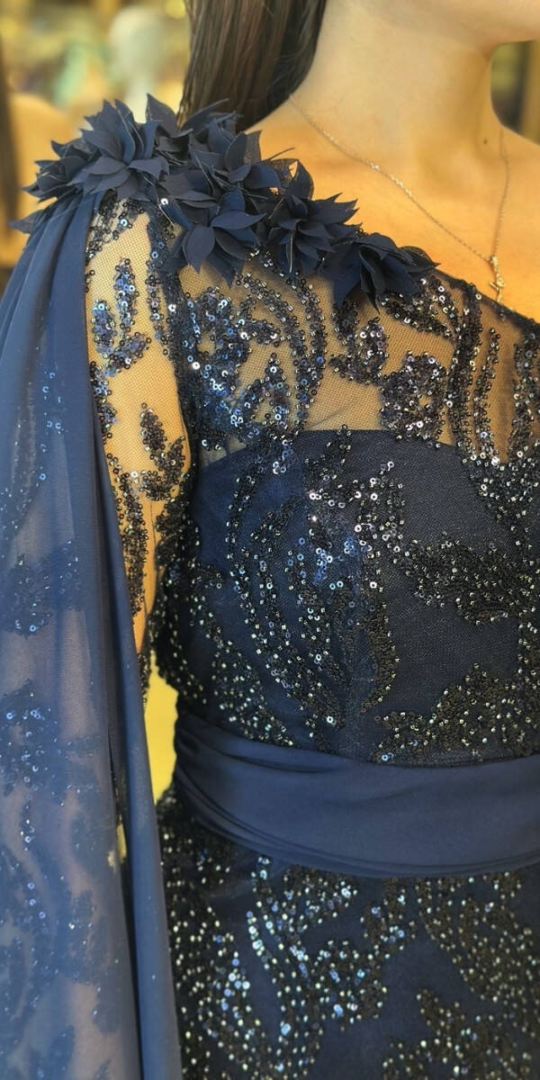 Lacivert Tek Omuzlu Çiçek Detaylı Düz Kesim Pullu Boncuklu Uzun Abiye Elbise 7704 - 4