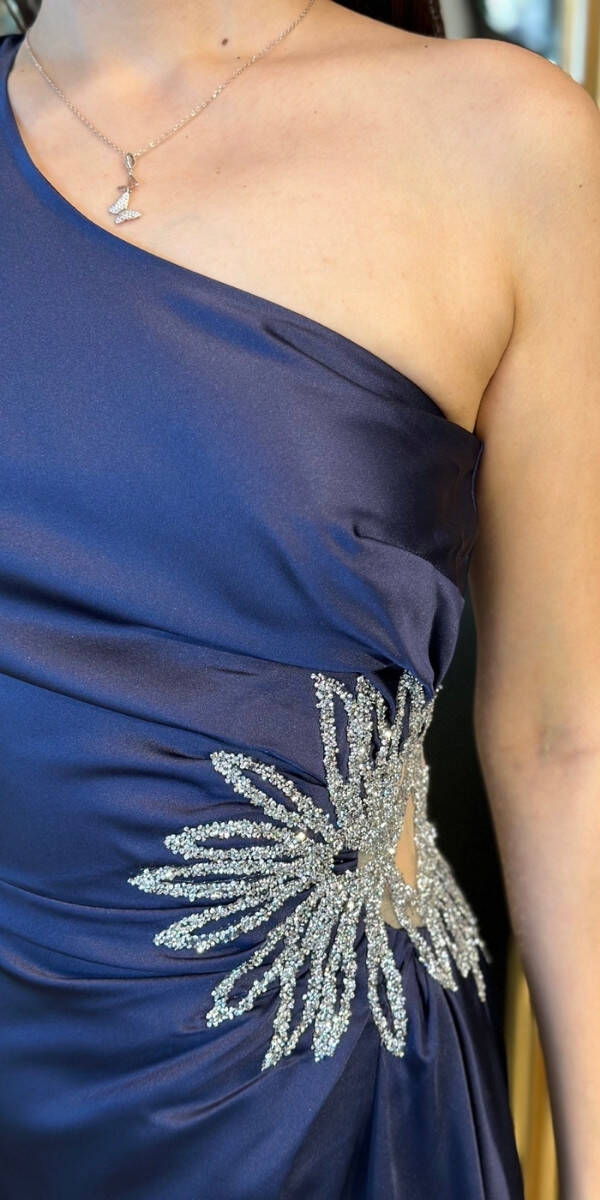 Lacivert Tek Omuzlu Taş Detaylı Düz Kesim Saten Uzun Abiye Elbise 7684 - 4