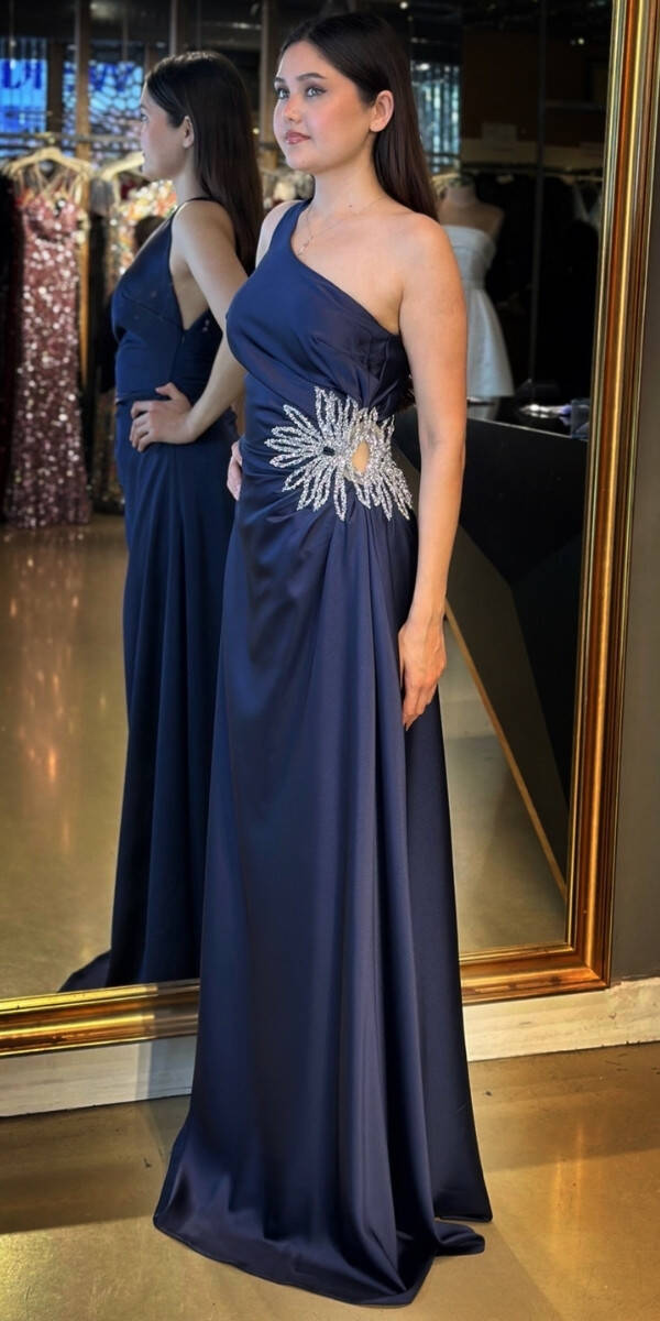 Lacivert Tek Omuzlu Taş Detaylı Düz Kesim Saten Uzun Abiye Elbise 7684 - 2
