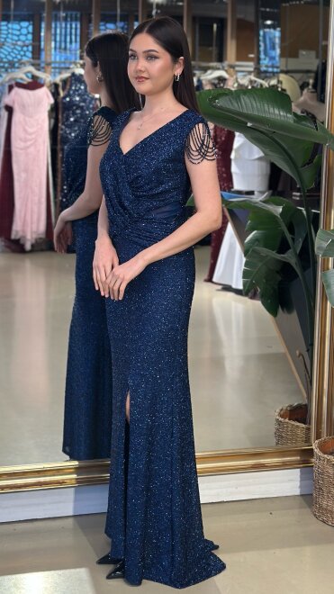 Lacivert V Yaka Kalın Askı Yırtmaçlı Düz Kesim Likralı Pullu Boncuklu Uzun Abiye Elbise 11179-03 - 2