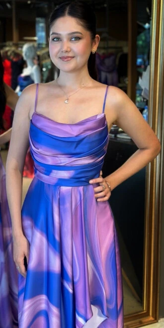 Lavanta Degaje Yaka İp Askılı Sırt Dekolteli Yırtmaçlı Kloş Desenli Uzun Abiye Elbise 11082-03 - 3