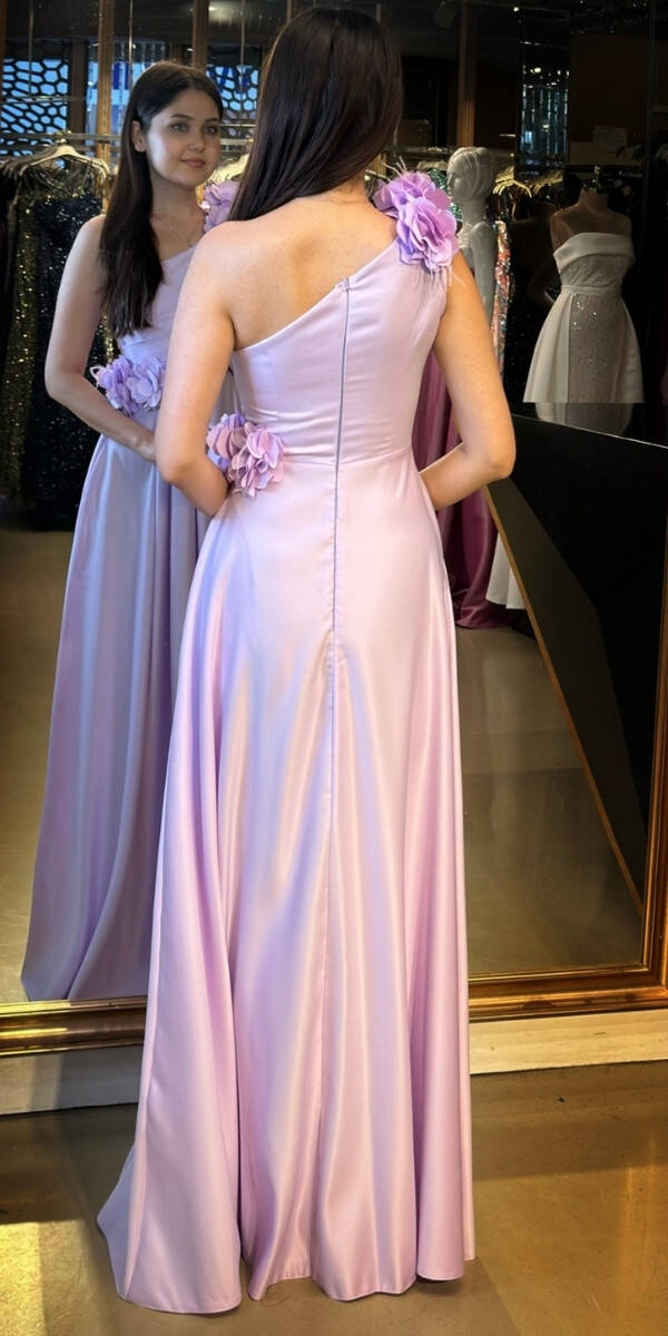 Lila Tek Omuzlu Çiçek Detaylı Kloş Etekli Saten Uzun Abiye Elbise 7659 - 5