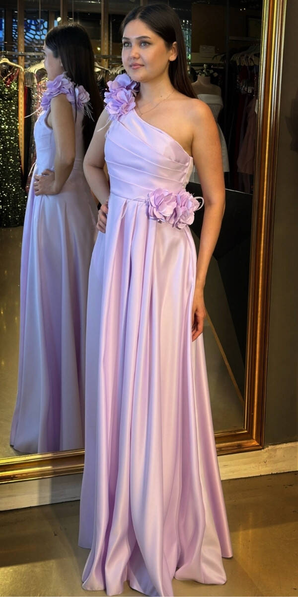 Lila Tek Omuzlu Çiçek Detaylı Kloş Etekli Saten Uzun Abiye Elbise 7659 - 2