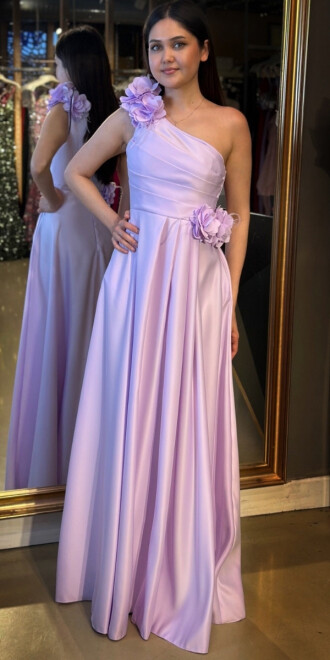 Lila Tek Omuzlu Çiçek Detaylı Kloş Etekli Saten Uzun Abiye Elbise 7659 