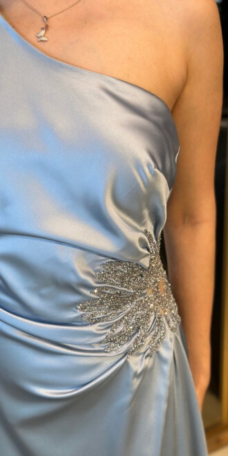 Mavi Tek Omuzlu Taş Detaylı Düz Kesim Saten Uzun Abiye Elbise 7684 - 4